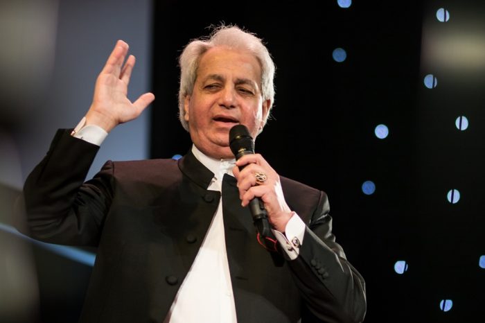 Mục sư Benny Hinn tuyên bố từ bỏ ‘Phúc Âm thịnh vượng’