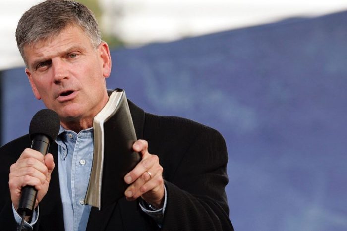 Mục sư - Nhà Truyền giáo Franklin Graham: Satan đã cố gắng hủy phá Giáng Sinh suốt 2.000 năm qua