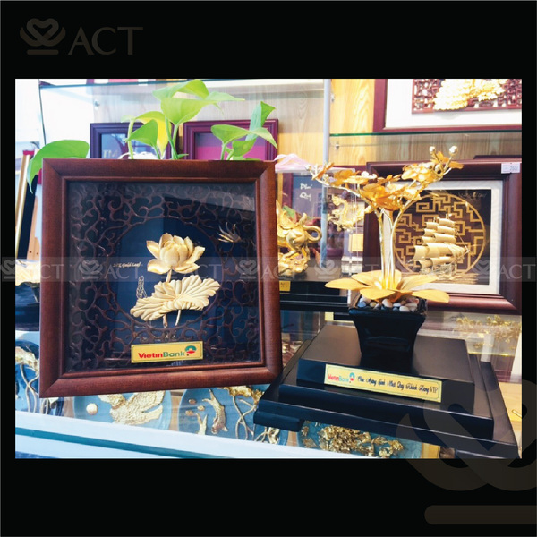 tranh hoa sen tại act gold