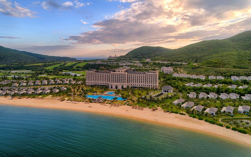 video Vinpearl Discovery RockSide Nha Trang-1