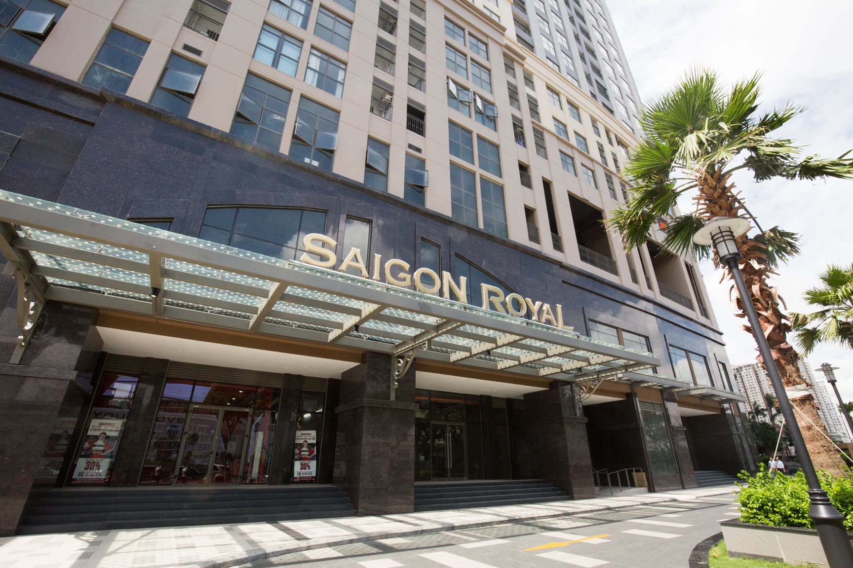 Banner saigon-royal