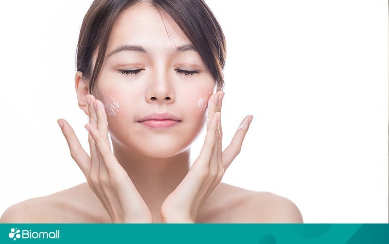 Nhớ dùng kem dưỡng ẩm và kem chống nắng