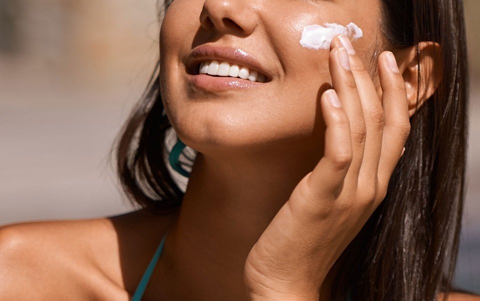 Top 10 Kem chống nắng chống lão hóa, ngừa nám sạm da tuổi 30+