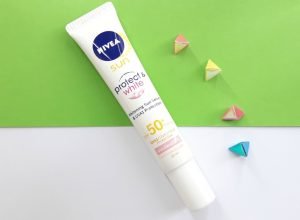 Kem chống nắng dưỡng trắng da mặt Nivea SPF50+
