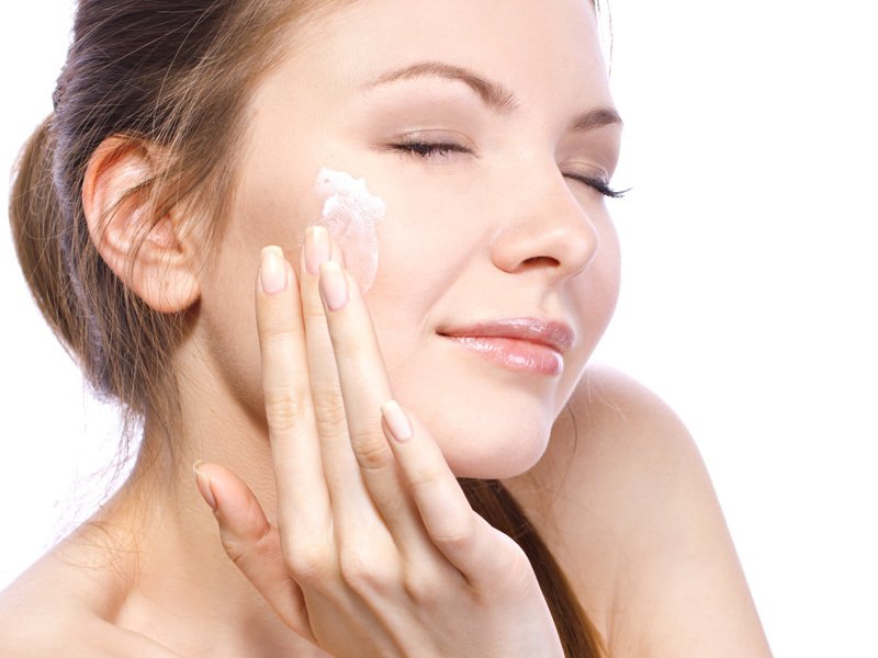 Nên bôi lại kem chống nắng sau khoảng 4 giờ hoạt động ngoài trời