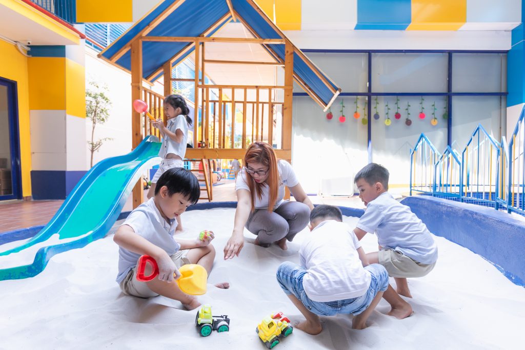 Sân ngoài ngoài trời