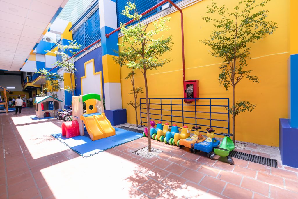 Sân chơi ngoài trời