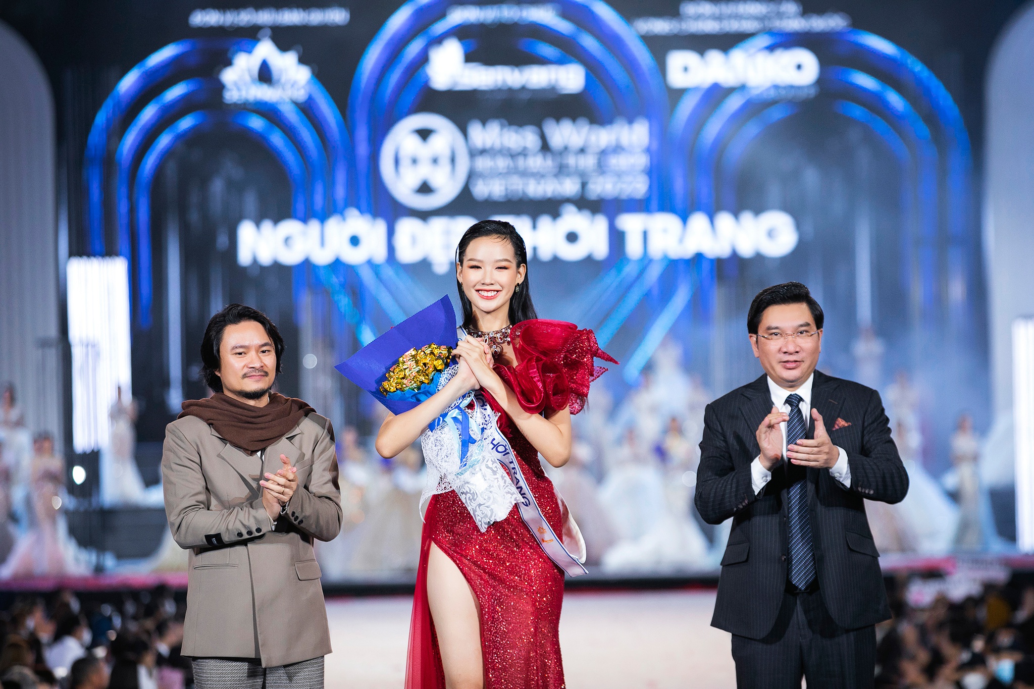 NỮ SINH SỞ HỮU IELTS 8.0 VÀO THẲNG TOP 20 ‘MISS WORLD VIETNAM’