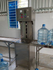 Hệ thống máy rút màng co nắp chai tự động Hệ thống máy rút màng co nắp chai tự động