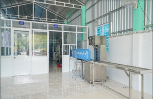 Hệ thống máy rút màng co nắp chai tự động Hệ thống máy rút màng co nắp chai tự động