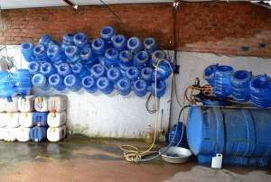 Ở trọ nên dùng máy lọc nước hay nước khoáng đóng bình? Ở trọ nên dùng máy lọc nước hay nước khoáng đóng bình?