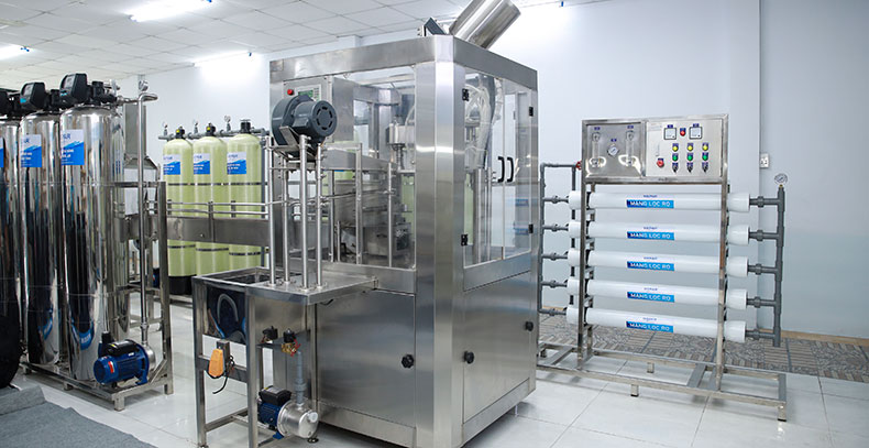 Dây chuyền chiết rót chai tự động