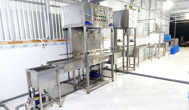 Hệ thống chiết rót bình bán tự động Hệ thống chiết rót bình bán tự động