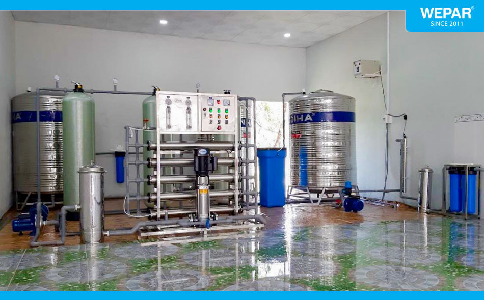 Hình ảnh thực tế mô hình hệ thống lọc nước RO đóng chai đóng bình. Hình ảnh thực tế mô hình hệ thống lọc nước RO đóng chai đóng bình.