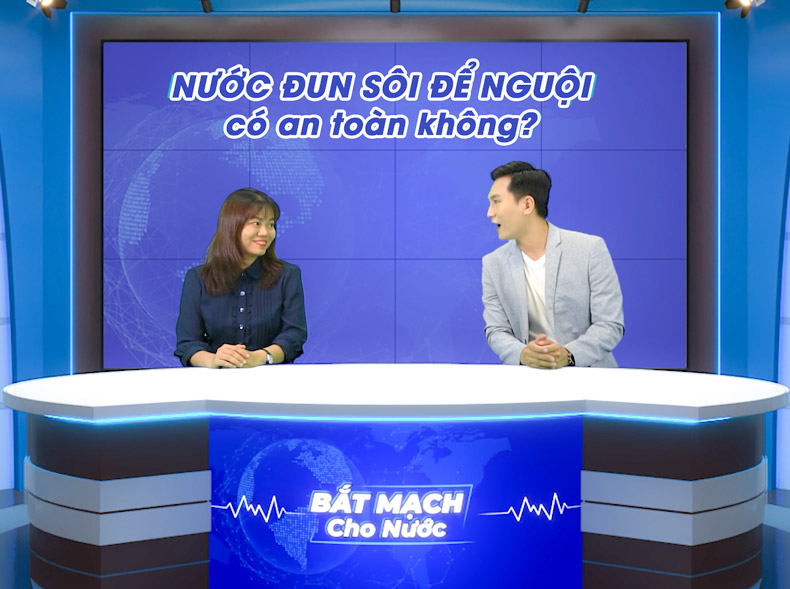 Background chương trình lên chủ đề đầu tiên: Nước đun sôi để nguội có an toàn không?