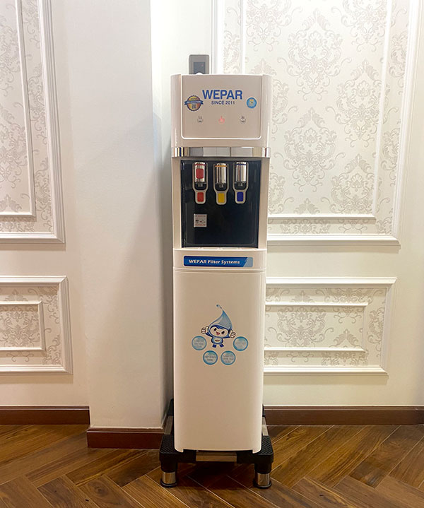 Máy lọc nước nóng lạnh cho nhà hàng.