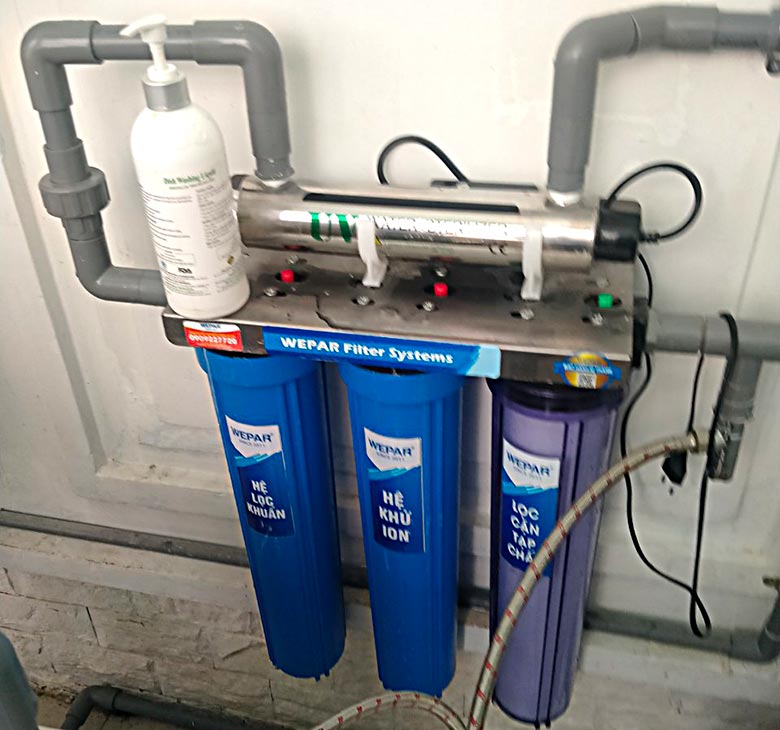 Bộ lọc nước màng lọc Nano và đèn UV diệt khuẩn. Bộ lọc nước màng lọc Nano và đèn UV diệt khuẩn.