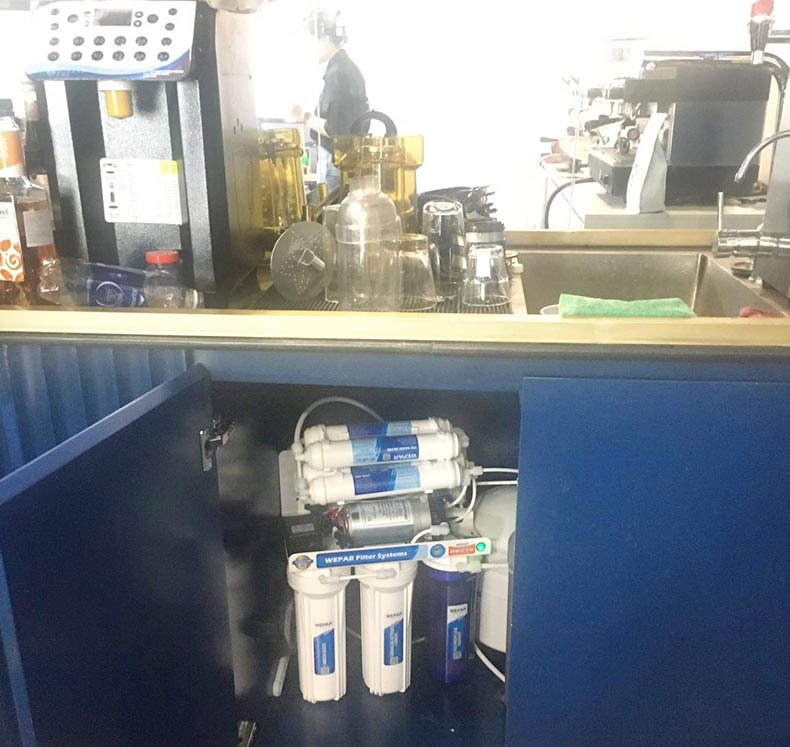 Máy lọc nước RO công suất 20 lít/giờ mang lại nguồn nước pha cà phê chất lượng. Máy lọc nước RO công suất 20 lít/giờ mang lại nguồn nước pha cà phê chất lượng.