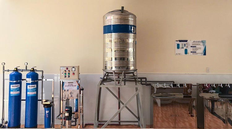 Máy lọc nước RO cho trường học công suất 300 lít/giờ. Máy lọc nước RO cho trường học công suất 300 lít/giờ.
