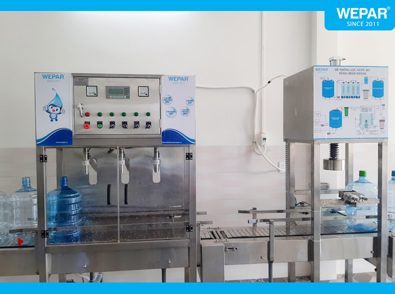 Dây chuyền chiết rót bình bán tự động. Dây chuyền chiết rót bình bán tự động.