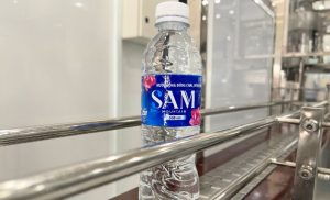 Thành phẩm chai nước sau khi được chiết rót.