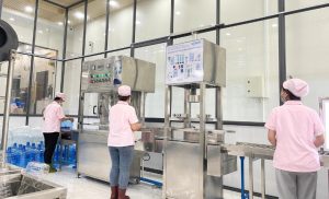 Khâu sản xuất nước đóng bình.